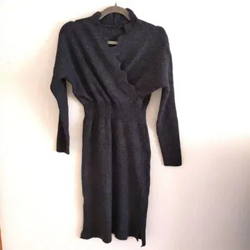 다크 그레이 긴팔 니트 원피스