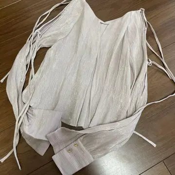 리본 tops 리엔다