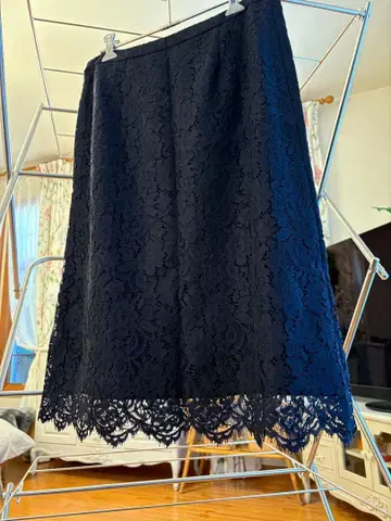 WORLD 다크 네이비 레이스 무릎 기장 스커트
