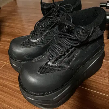 demonia boxer platform boots