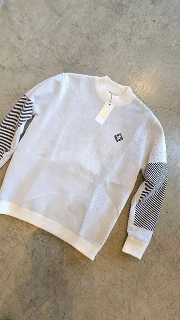 V12 니트 스웨터 (안감 포함) 새상품