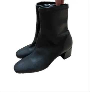 블랙 지퍼 부츠 중간 힐