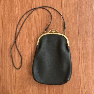 REN 블랙 가죽 가마구치 숄더백