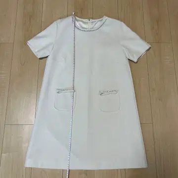 화이트 비쥬 장식 드레스