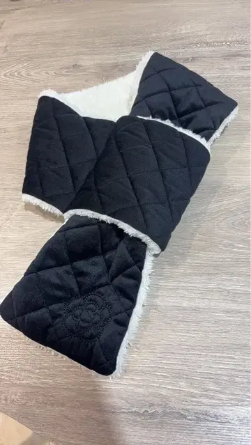 새상품 CLATHAS 머플러