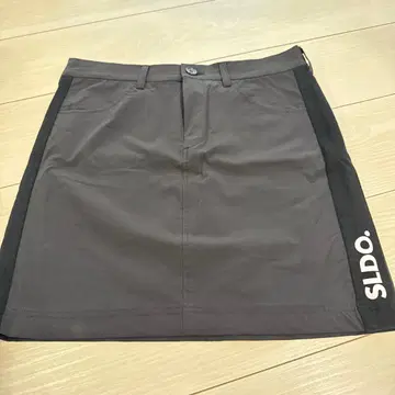 SLIDO. 블랙 골프 스커트 (이너 팬츠 포함)