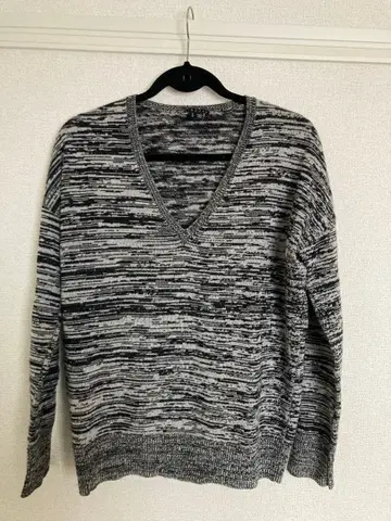 theory V넥 니트 스웨터