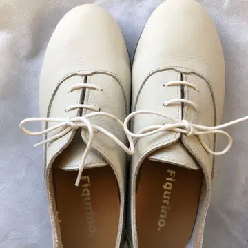 Figurino 화이트 가죽 로퍼