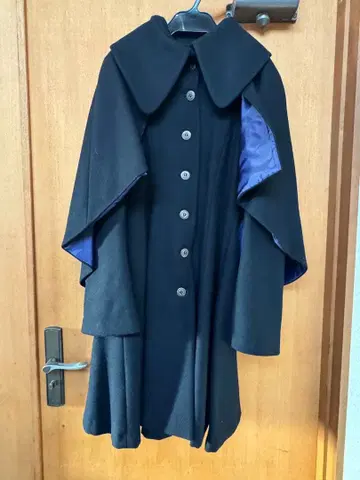 아틀리에 보즈 울 블랙 롱 코트 케이프 스타일