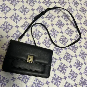 블랙 숄더백 플랩식