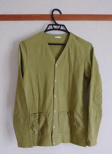 [ maillot ] 깊은 옐로우 그린 색상의 V넥 면 가디건