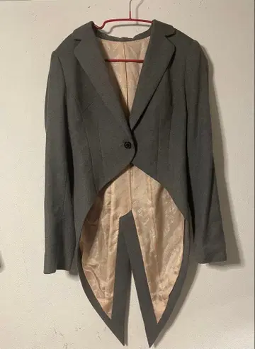 비대칭 밑단 그레이 테일러드 자켓