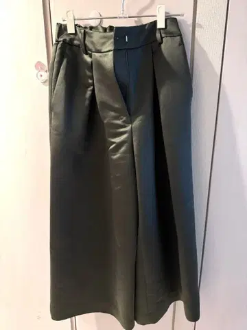 Heve 새틴 플레어 가우초 팬츠 카키 올리브 38 사이즈