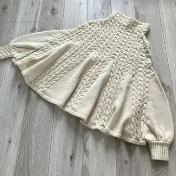 새상품급 클리닝 완료 TO BE CHIC 케이블 짜임 니트 판초