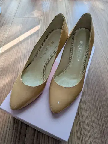 미사용 DIANA 에나멜 펌프스 베이지 22.5cm 힐 7cm