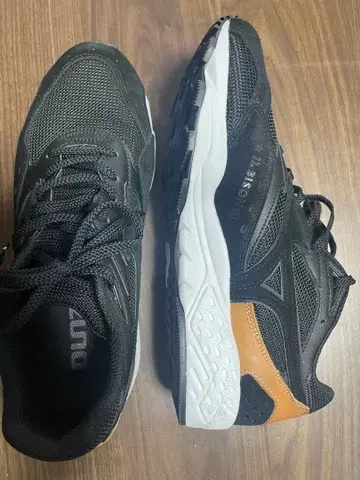 [ 컨디션 최상 ] 미즈노 일비종떼 스니커즈 28cm