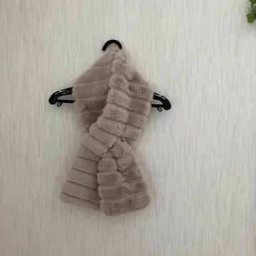 옅은 베이지 퍼 머플러