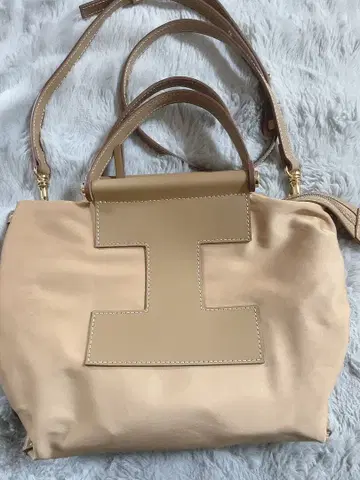 IACUCCI 이 솔베츠s 베이지 숄더백