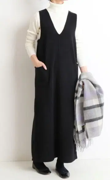 슬로브 이에나 니트 원피스 V넥 니트 롱 원피스 블랙