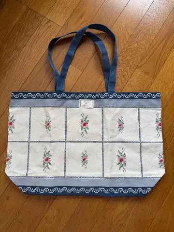 세잔느 꽃무늬 토트백 2025년 올가을 모티브