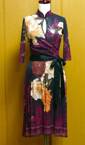 비비안 탐 새상품급 마오 칼라 원피스