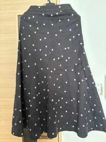 도트 무늬 플레어 스커트 블랙