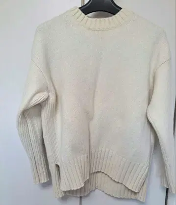 맥피 니트 S 사이즈 화이트 흰색 니트