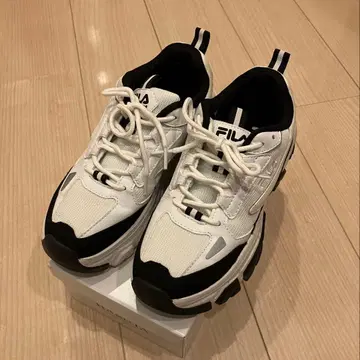 FILA 휠라 여성용 스니커즈 23.5cm