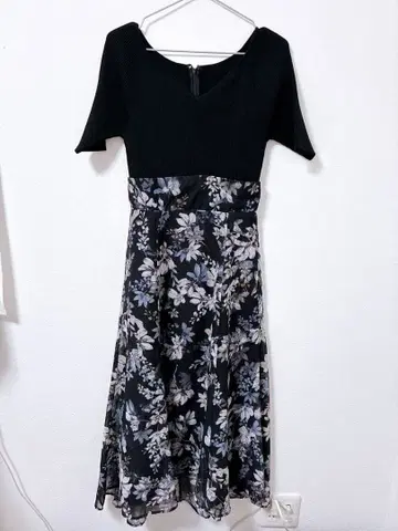 MERCURYDUO 블랙 꽃무늬 원피스