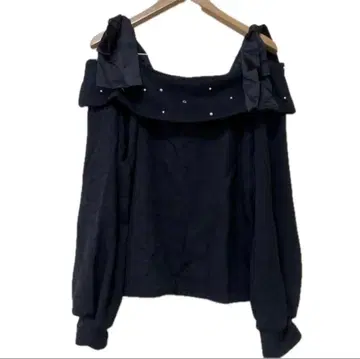 4L 사이즈 어깨 리본 오프숄더 블랙 니트