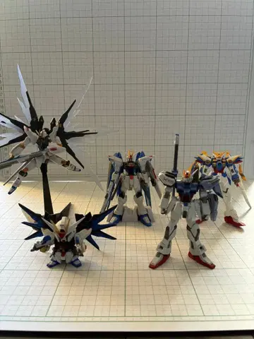 건담 피규어 여러 가지