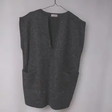 사만사 모스모스 다크 그레이 V넥 니트 베스트