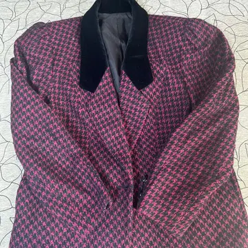 빨간색과 블랙의 체크 무늬 셋업