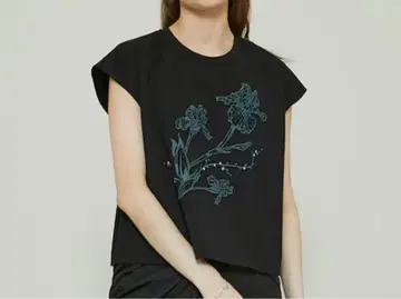 EBONY 슬리브리스 상의 꽃무늬 자수