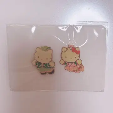 헬로키티 핀 배지 2개 세트