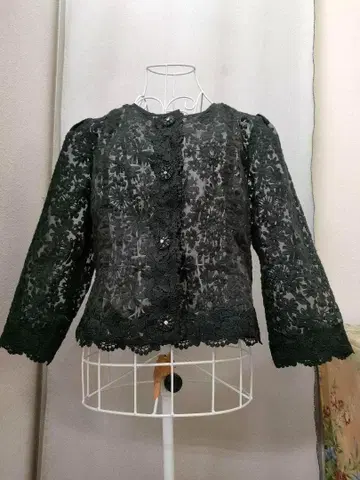 슈퍼 뷰티 블랙 레이스 노카라 자켓