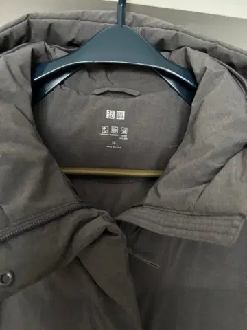 유니클로 심리스 다운 롱 코트