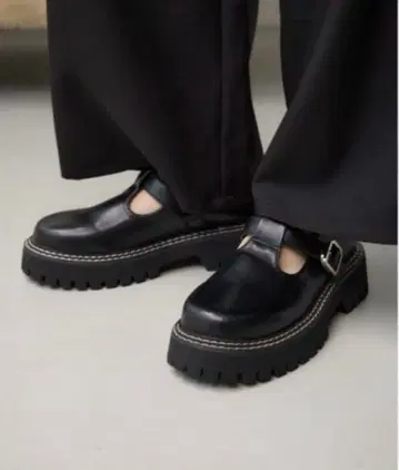 AZUL BY MOUSSY T스트랩 통굽 로퍼 블랙