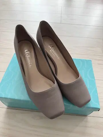 미사용 artemis by DIANA 스퀘어토 펌프스 청키힐