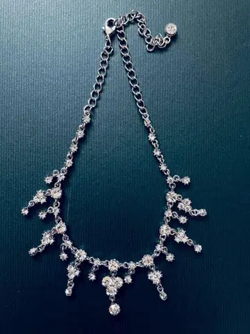 크리스탈 목걸이와 귀찌 세트