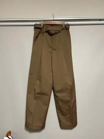 ZARA 베이지 치노 팬츠