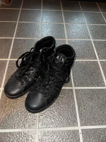 Armani Exchange 블랙 스니커즈 하이컷