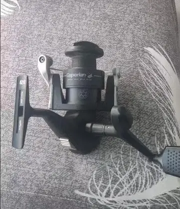 Capelan 스핀캐스트 릴 블랙