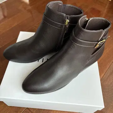 히미코 다크 브라운 가죽 앵클부츠