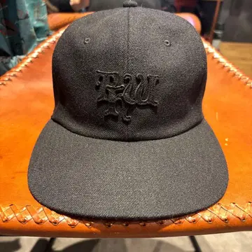 한정판 THE H.W. DOG 캡 울 올블랙 미사용 가죽 택