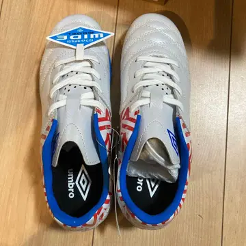 엄브로 실내 신발 새상품 23.5cm