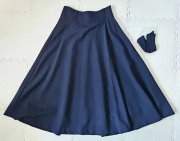 쿠튀르 브로치 네이비 우수 고급 플레어 스커트