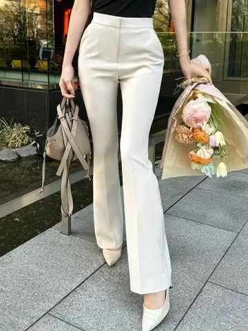 qung 슬림 플레어 론다리 슬랙스 샌드 아이보리 새상품