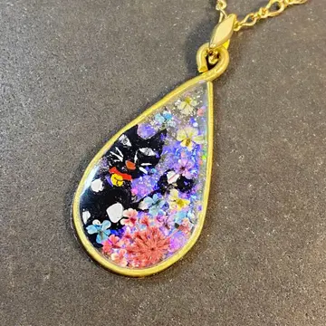 고양이와 꽃 레진 펜던트