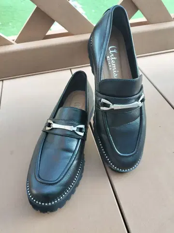 [ 아르테미스 바이 다이애나 ] 볼 체인 디자인 통굽 로퍼